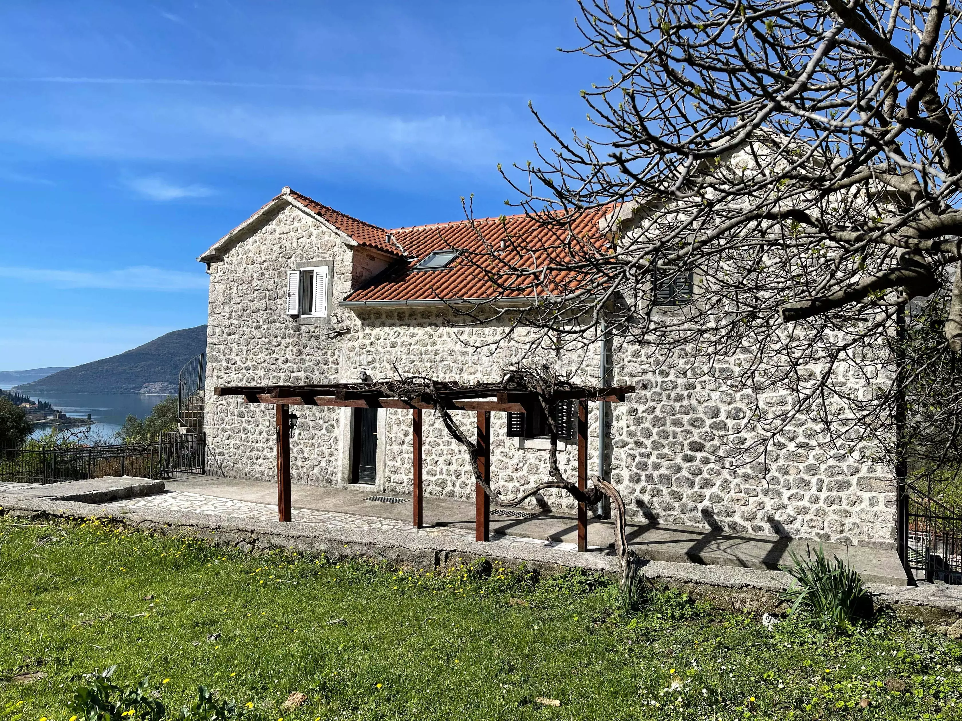 14184 risan stone house 14