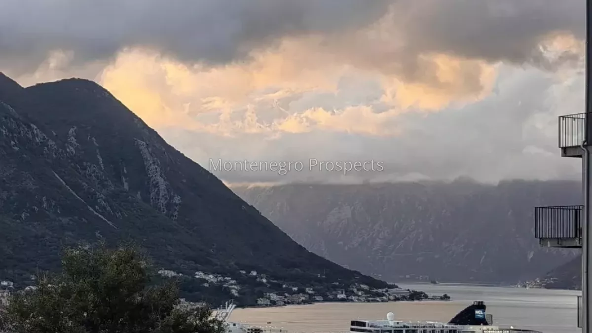 Chic one bedroom apartment with sea views in dobrota kotor bay 13652 19.jpg