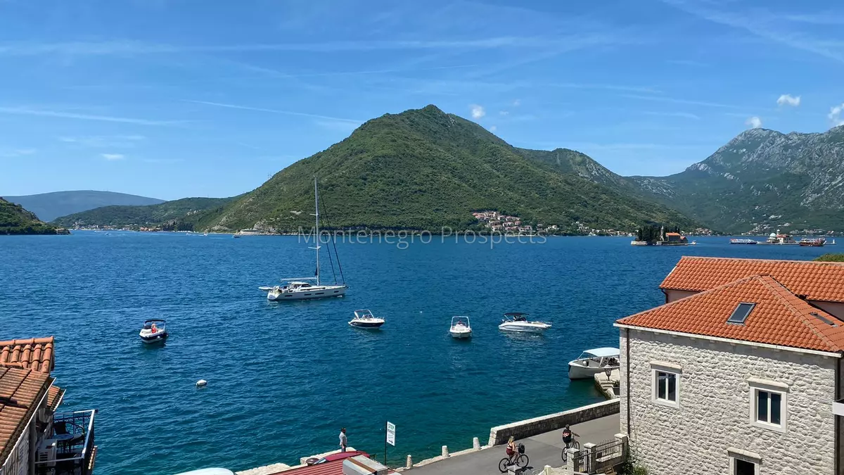 Tw bedroom apartment with seaview perast 14