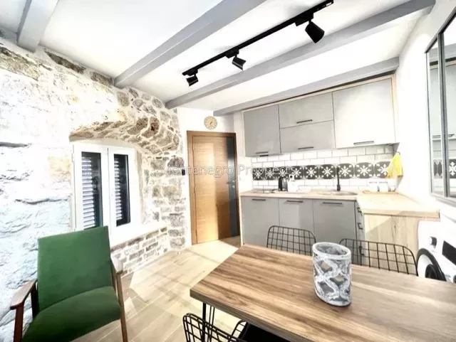 Recently renovated studio apartment in the old town of kotor 13492 1 1.jpg