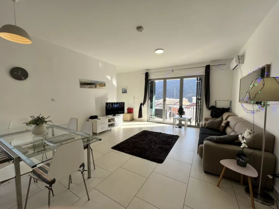 Modern two bedroom apartment located in a complex with shared pool morinj 13538 39