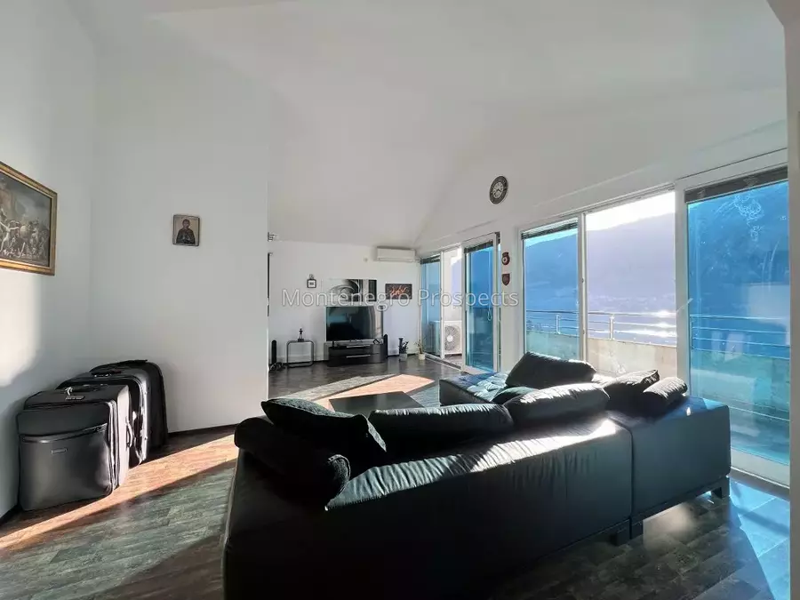 Three bedroom apartment with fantastic sea views few steps from the old town kotor 13668 38.jpeg