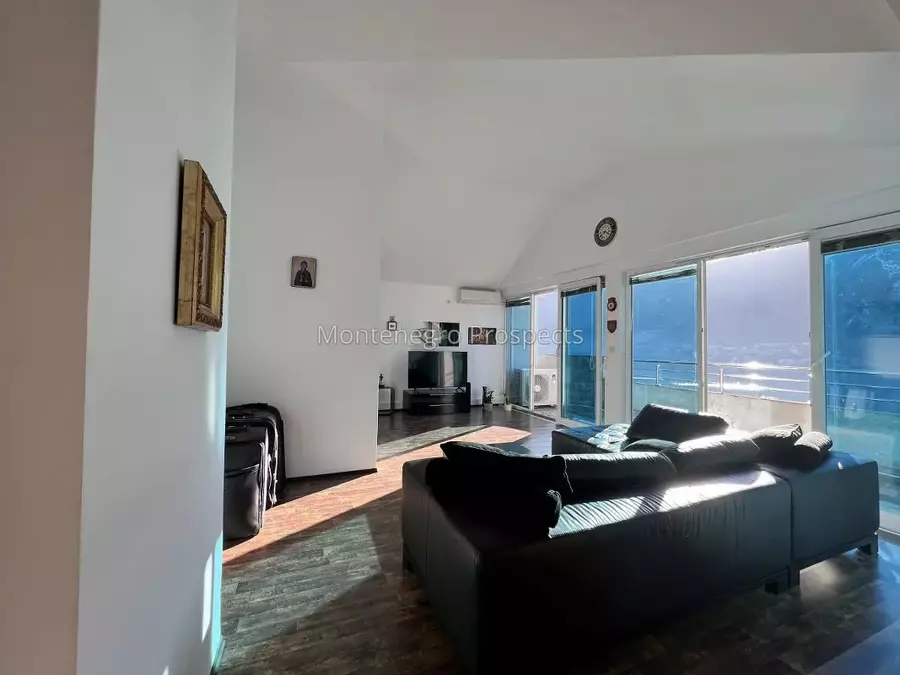 Three bedroom apartment with fantastic sea views few steps from the old town kotor 13668 40.jpeg