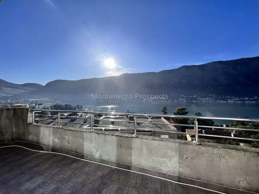 Three bedroom apartment with fantastic sea views few steps from the old town kotor 13668 41.jpeg