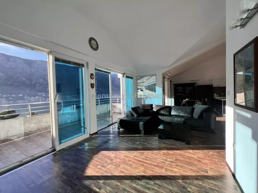 Three bedroom apartment with fantastic sea views few steps from the old town kotor 13668 8.jpeg
