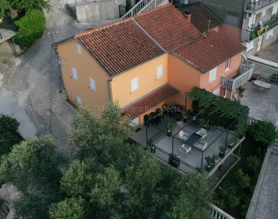 Family house in skaljari kotor 7909 12