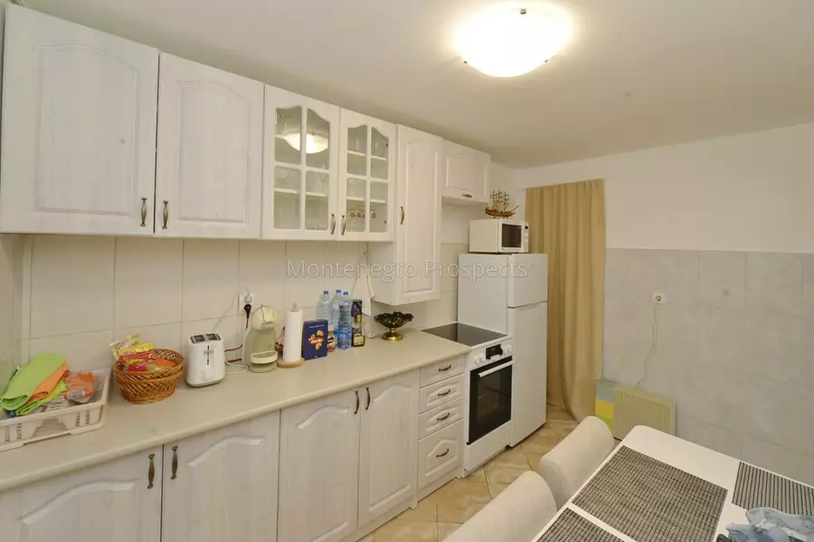 Family house in skaljari kotor 7909 15