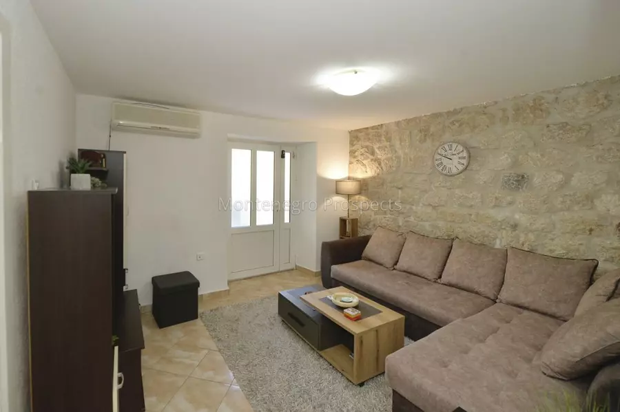 Family house in skaljari kotor 7909 16