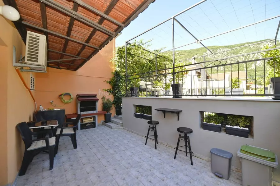 Family house in skaljari kotor 7909 29