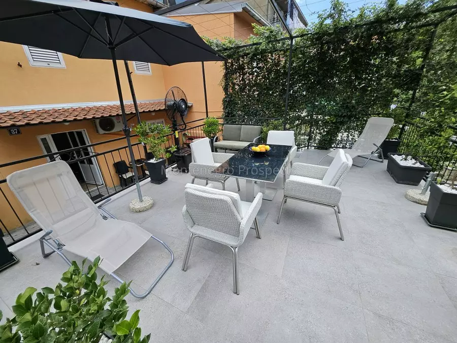 Family house in skaljari kotor 7909 33