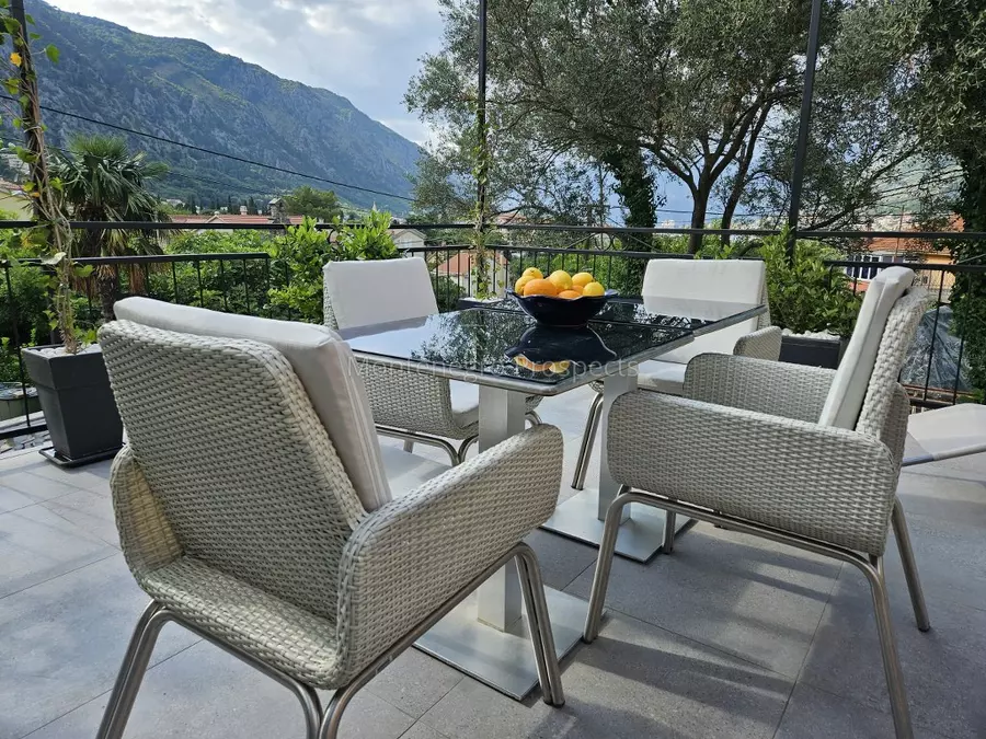 Family house in skaljari kotor 7909 36