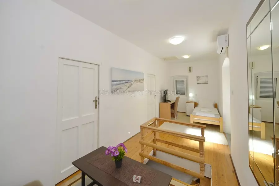 Family house in skaljari kotor 7909 4