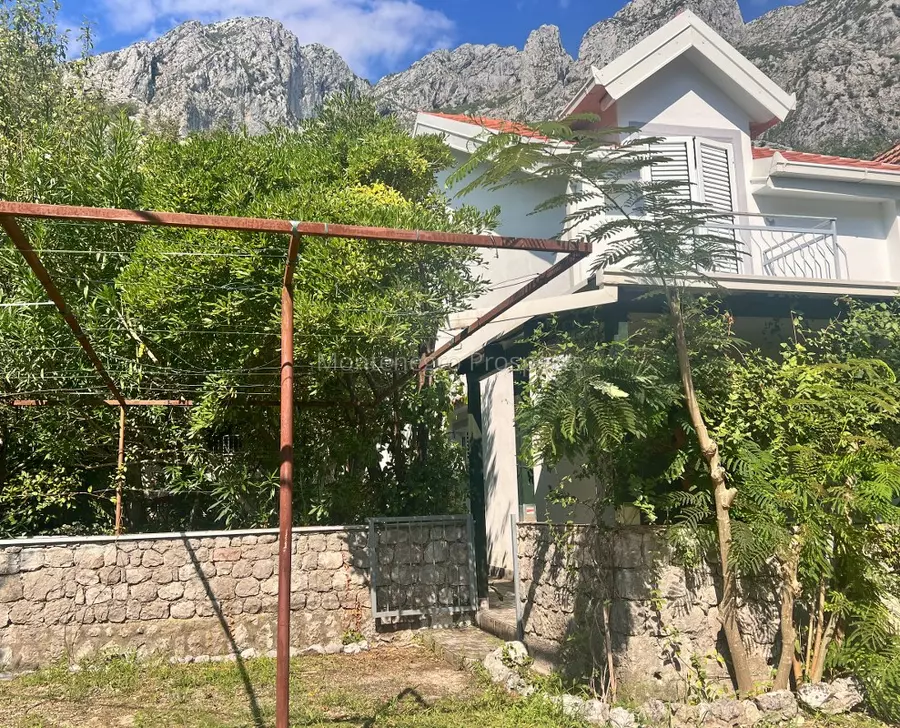 House for sale in orahovac 1 of 1 32 989x800
