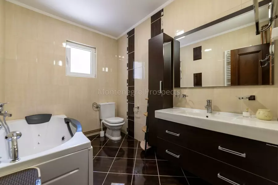 Villa for sale 13768 18