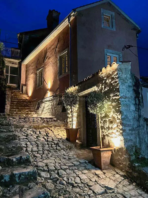 77049 kuca kotor st grad 6 600x800