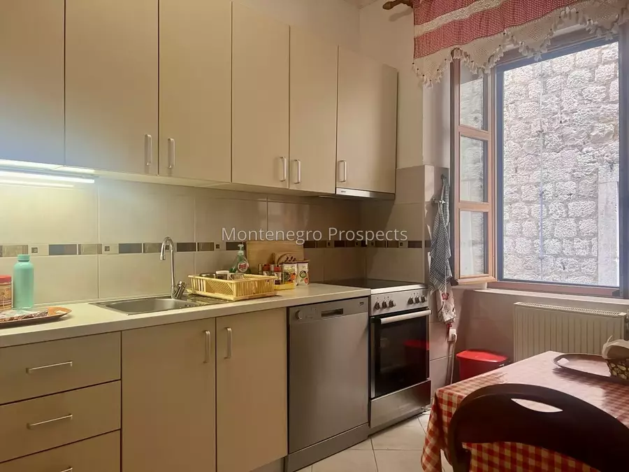 Charming two bedroom apartment in the heart of old town of kotor 13797 13.jpg