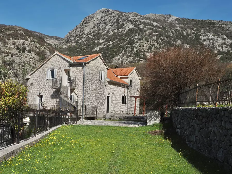 14184 risan stone house 17