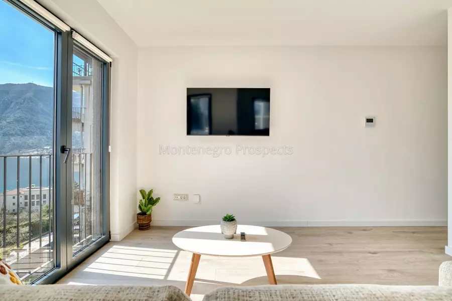 One bedroom apartment for sale 13828 18 1280x853