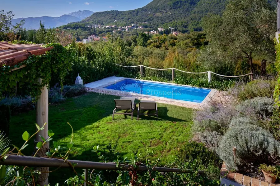 Two bedroom house with beautiful garden in kavac kotor bay 13849 12